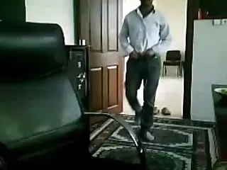 Arab Iraqi daddy gets excited in his office !!